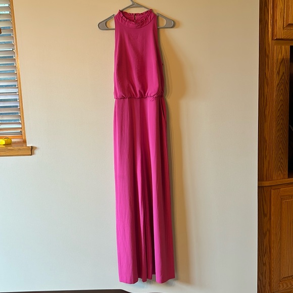 Hot pink Vince Camuto jump suit, with belt and ruffle collar. - Picture 1 of 4